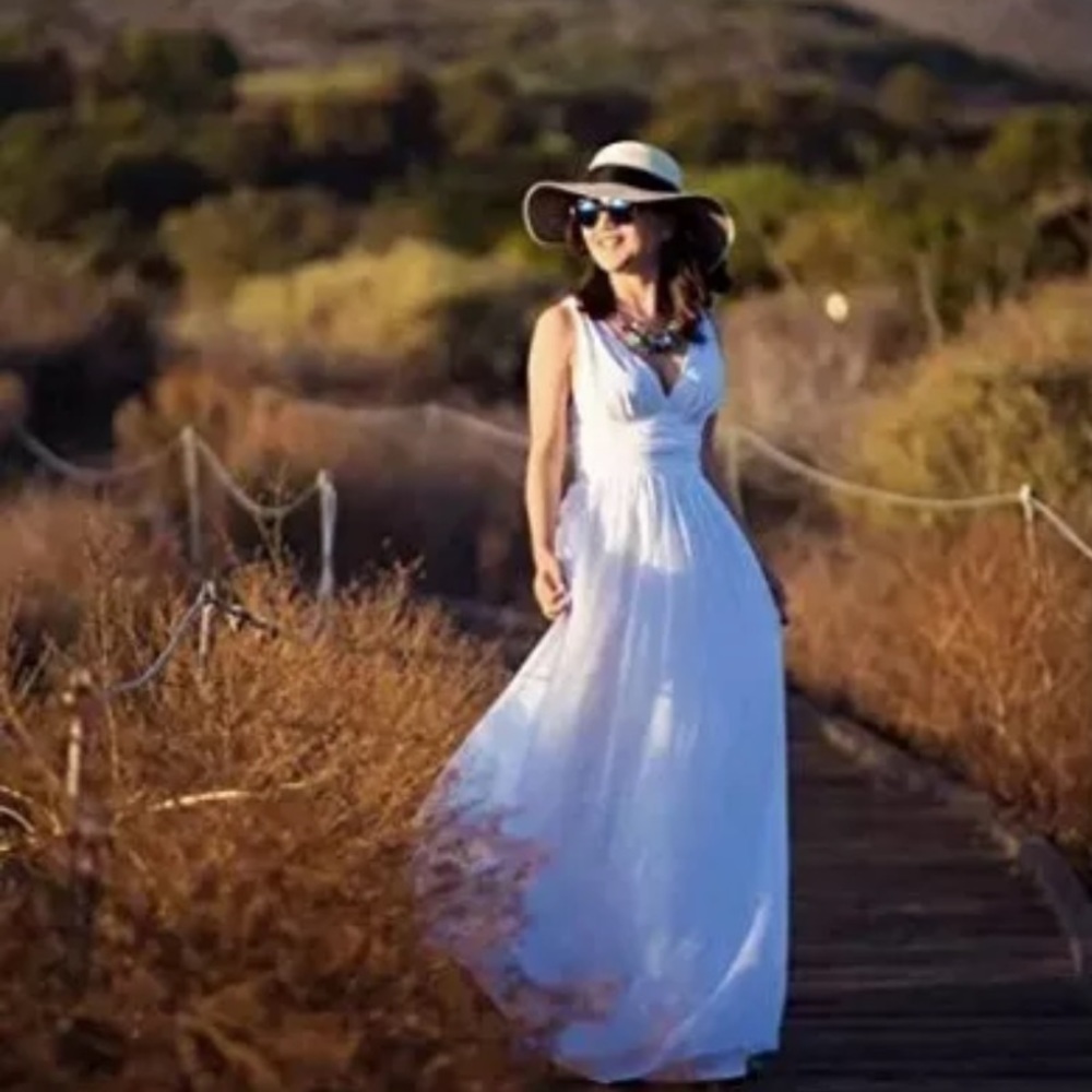 New Chiffon Sleeveless V-neck White Dress